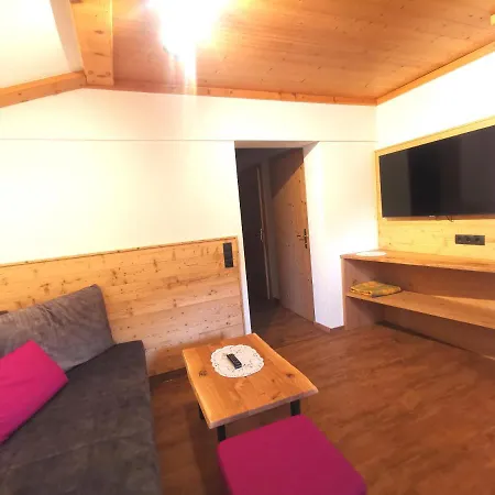 Steiner Apartment *